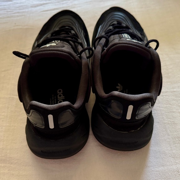 adidas Originals Men's Ozelia Sneaker | Size: 8 | Black - Picture 5 of 9